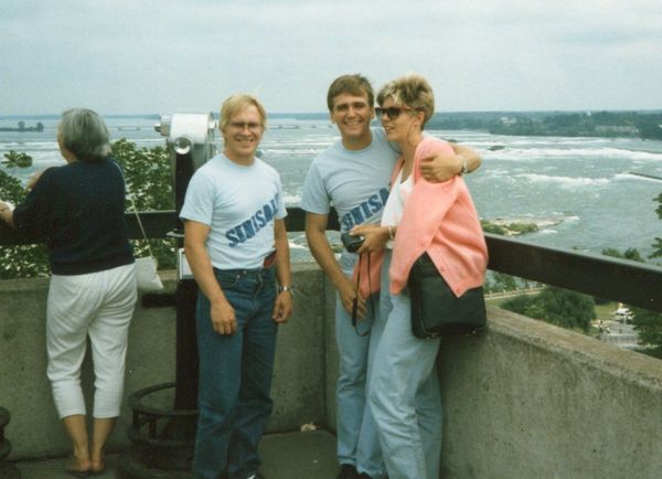 Team Taimi kulttuuriretkellä Niagaran putouksilla 1987